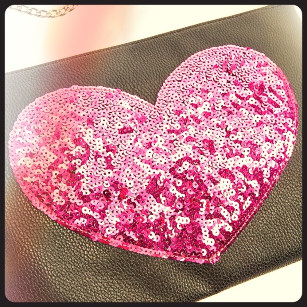 💖💓💝GORGEOUS SEQUINS HEART CLUTCH💝💓💖
